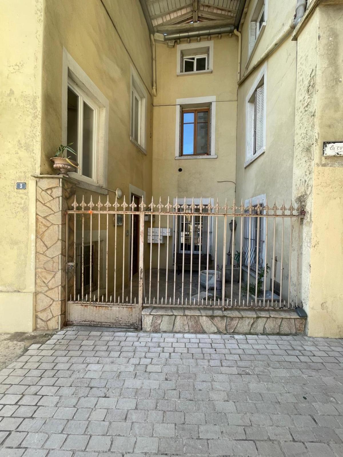 Chic, Contemporaine Au Pied De La Cathedrale