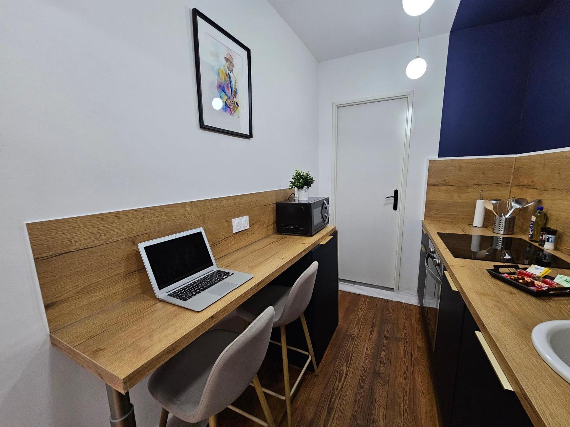Chic, Contemporaine Au Pied De La Cathedrale Vienne (Isere)